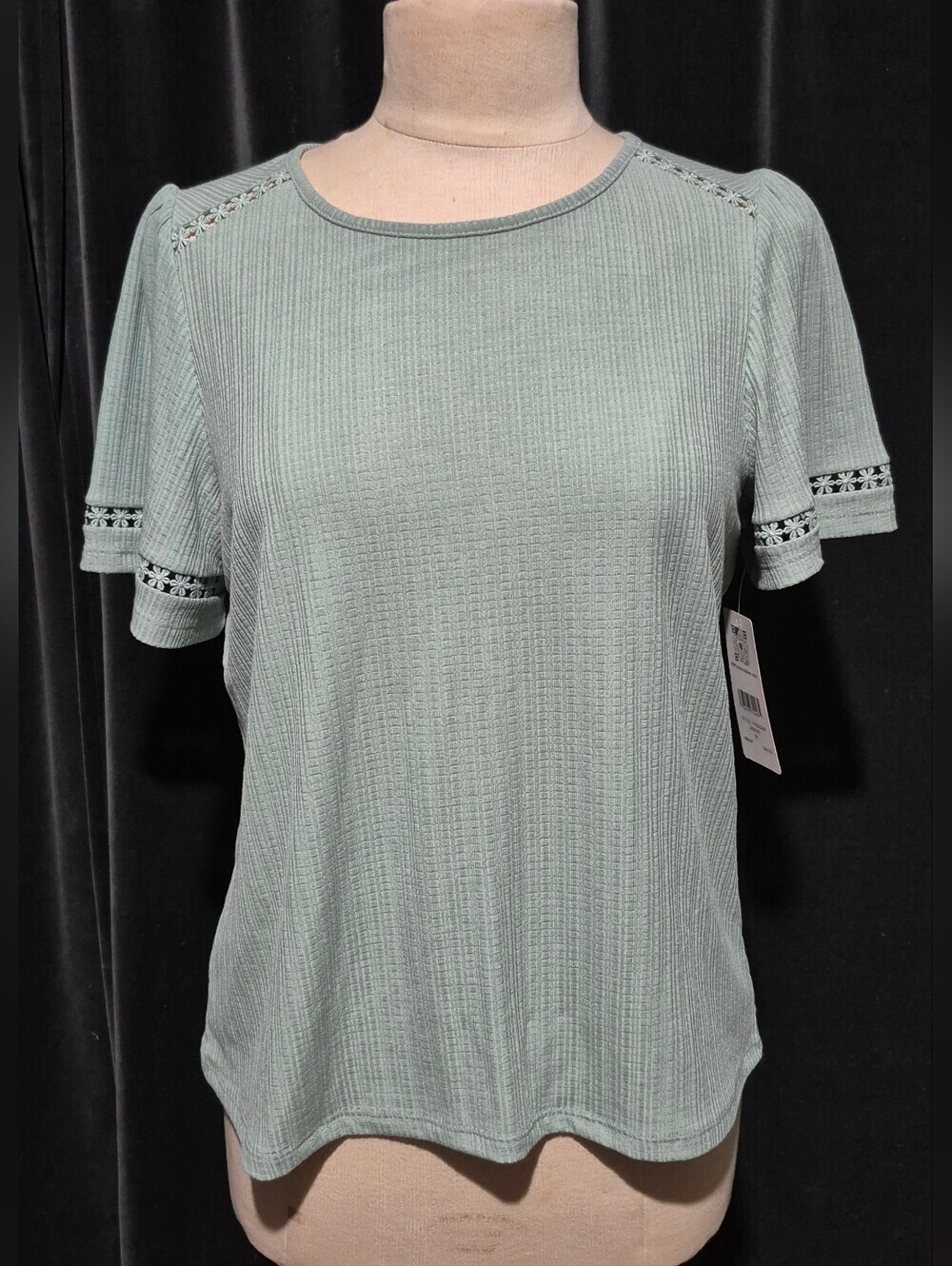 Women’s Sage Green Short Sleeve Knit Top (Box C)